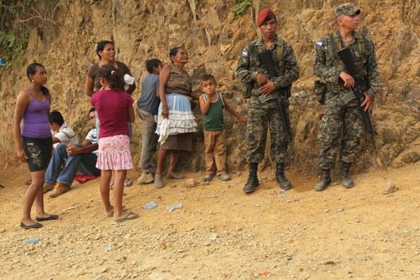 Familiares de mineros: 'Vivos o muertos queremos a nuestros parientes”