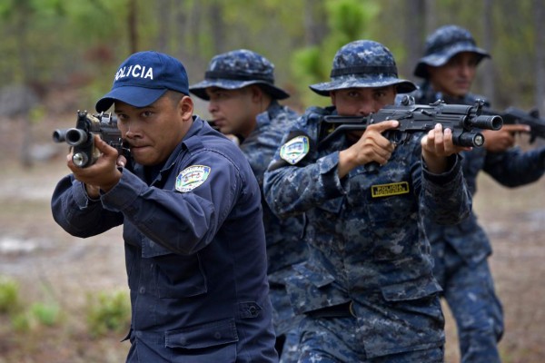 Rusos capacitan a policías hondureños contra el narcotráfico