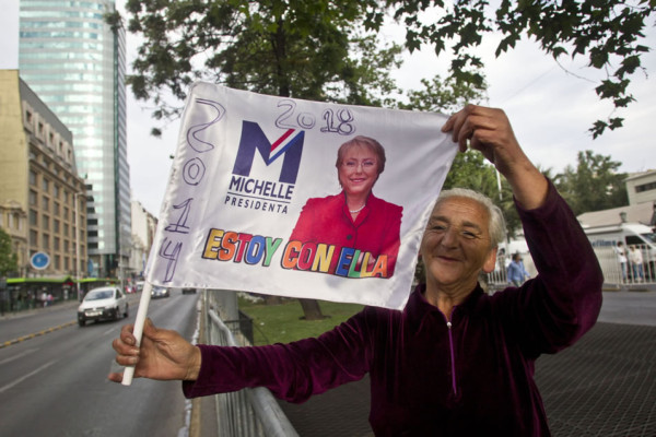 Michelle Bachelet y Evelyn Matthei van a segunda vuelta en Chile