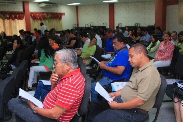 Enseñarán inglés a más de 21,000 jóvenes en 38 colegios