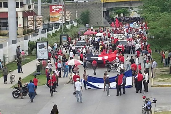 Cerrada la primera calle por marcha del Partido Libertad y Refundación