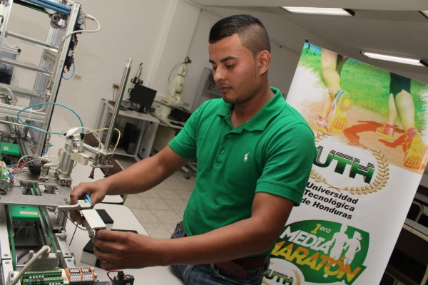 Sacá lo bueno: Hondureño inventa pieza para mejorar producción en maquila