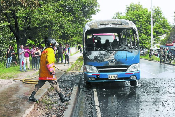 Motorista de bus quemado le cubría el puesto a excompañero