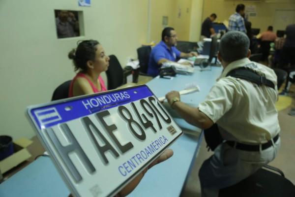 Aún no hay fecha para inicio del cambio de placas de vehículos