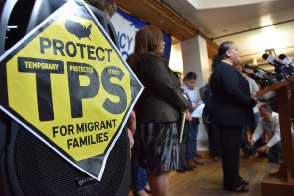 Salvadoreños demandan a Trump por eliminar el TPS