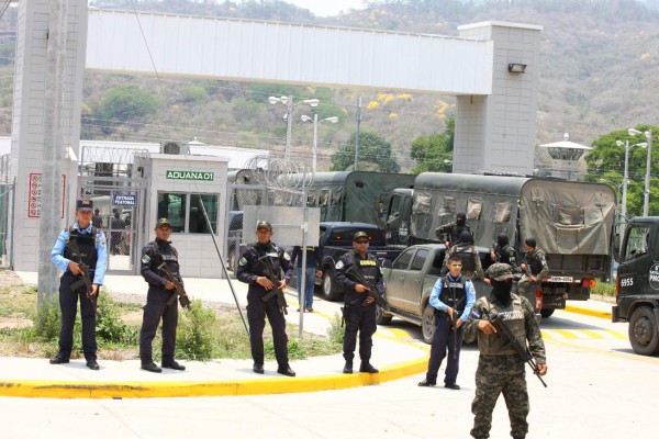 Parientes de reos de El Pozo no pueden vestir de anaranjado, verde o gris