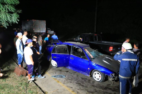 Se salva de morir conductor de turismo embestido por bus lleno de estudiantes