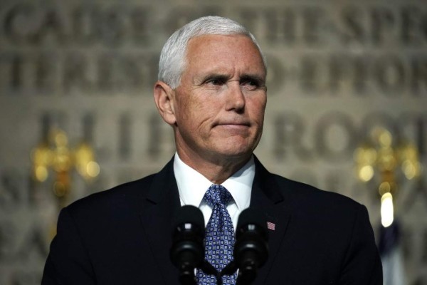 Pence: Honduras informó que Venezuela financió caravana de migrantes