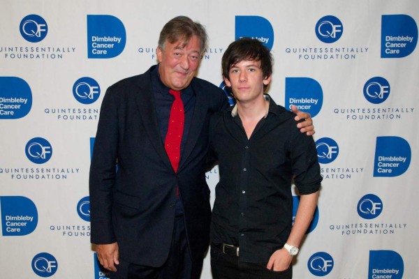 Los padres de la pareja de Stephen Fry están felices por la boda