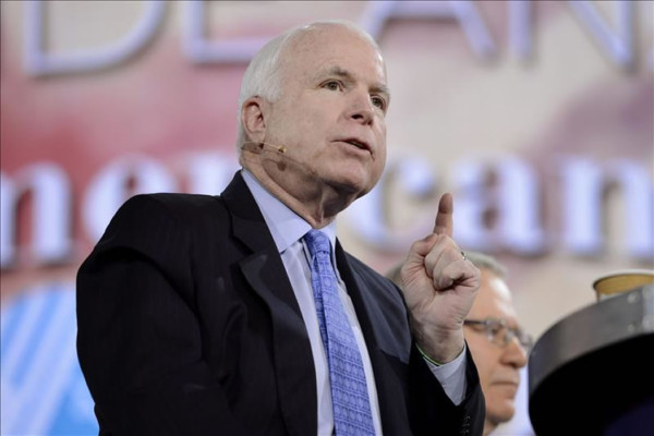 John McCain: 2015 no será buen escenario para la reforma migratoria