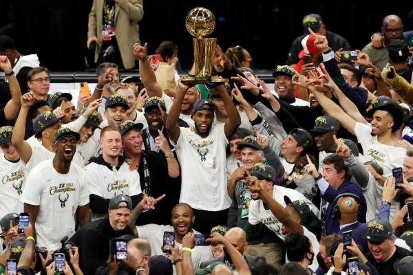 Los Bucks se coronan campeones de la NBA con un formidable Antetokounmpo