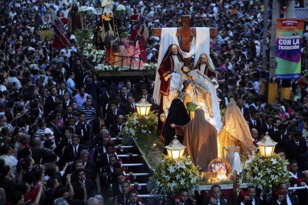 Capitalinos mantienen viva la tradición de Semana Santa