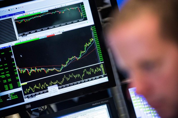 Wall Street cierra normal su semana más desquiciada