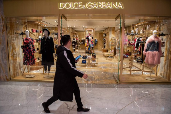 Dolce y Gabbana cancela desfile en China por publicidad racista