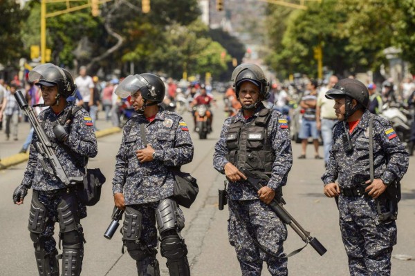 EEUU afirma que militares venezolanos están en contacto con la oposición