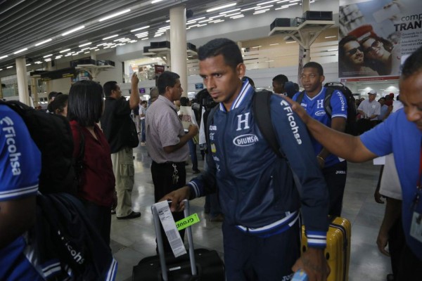 Cabizbajos llegan los seleccionados de Honduras