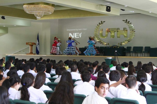 Escuelas bilingües de San Pedro Sula alfabetizarán a 3 mil personas