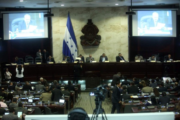 Presentarán nueva acusación contra 10 diputados por aprobación del nuevo Código Penal