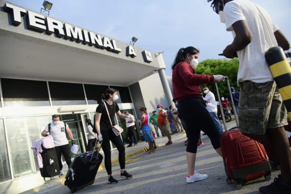 Vuelos de hondureños varados en Brasil y Perú arribarán la próxima semana   