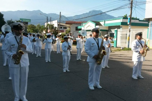 Alegría y civismo en Honduras por aniversario de la patria