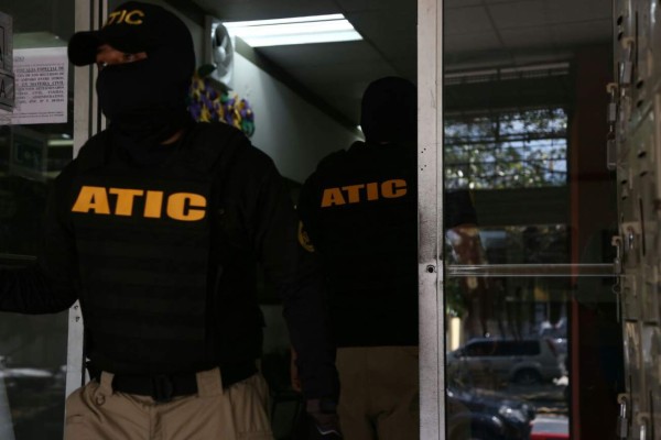 La Atic captura a tres policías de Tránsito en San Pedro Sula
