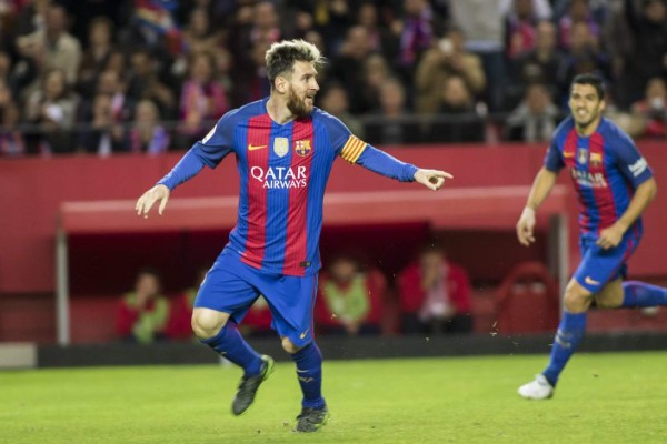 Messi sale al rescate del Barcelona y sigue al acecho del Real Madrid