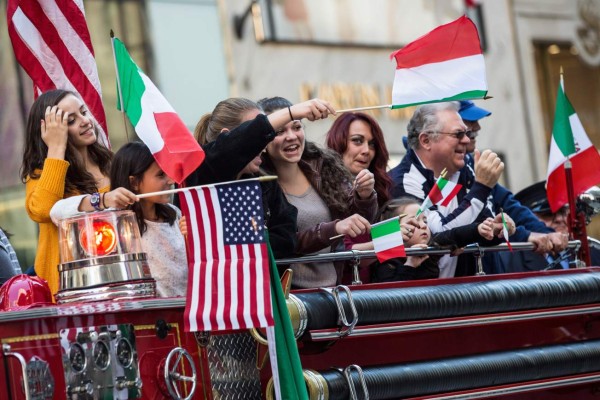 Latinos celebran el Día de la Hispanidad en Nueva York