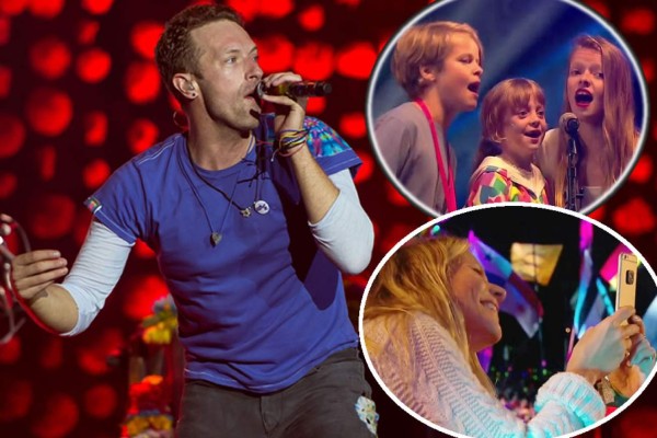 Chris Martin canta con sus hijos