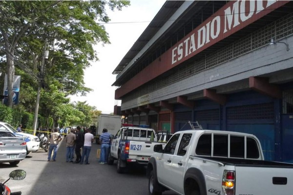 Ultiman a motorista de camión frente al estadio Francisco Morazán