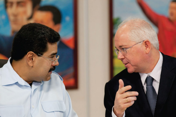 Venezuela devalúa el bolívar en un intento por conseguir dólares