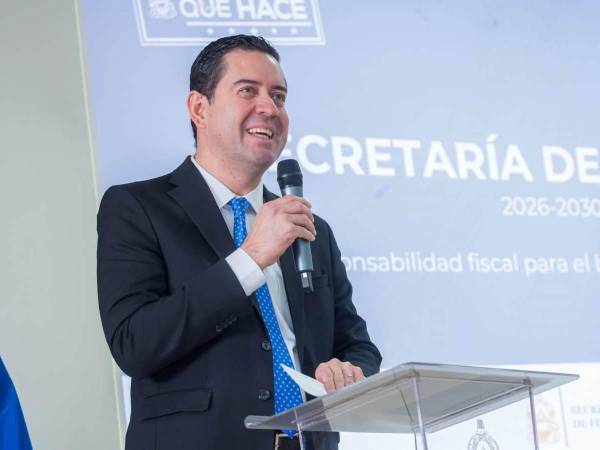 Emilio Hércules, ministro de Finanzas, durante declaraciones sobre el Proyecto de Presupuesto General de la República para 2027.