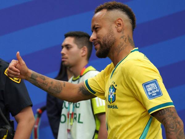 Neymar solo ha disputado 15 minutos en la Copa del Mundo y fue contra Escocia. FOTO EFE.