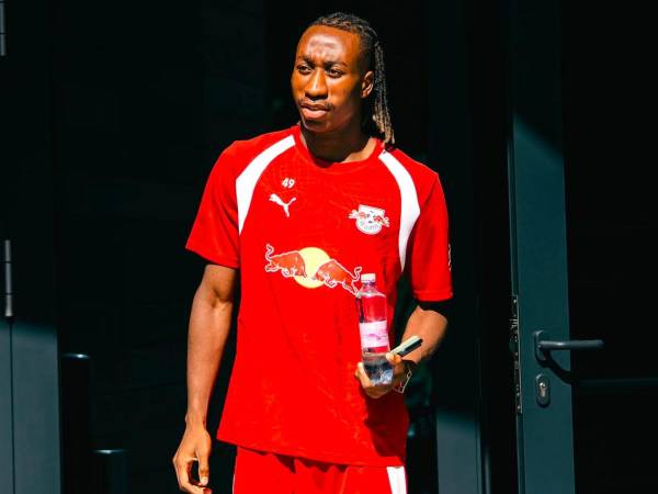 Yan Diomandé ha sido vinculado como nuevo jugador de Real Madrid en las últimas semanas, pero sigue entrenando con su equipo el Leipzig. Foto redes del club.