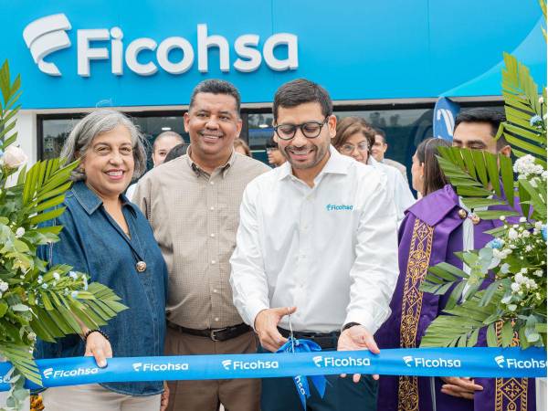Apertura de la nueva agencia de Ficohsa Honduras en El Zamorano, que amplía el acceso a servicios financieros para la comunidad.