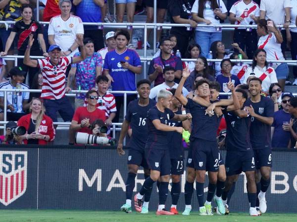 El equipo de las barras y las estrellas doblegaron a Perú en un duelo de muchos goles. Foto EFE.