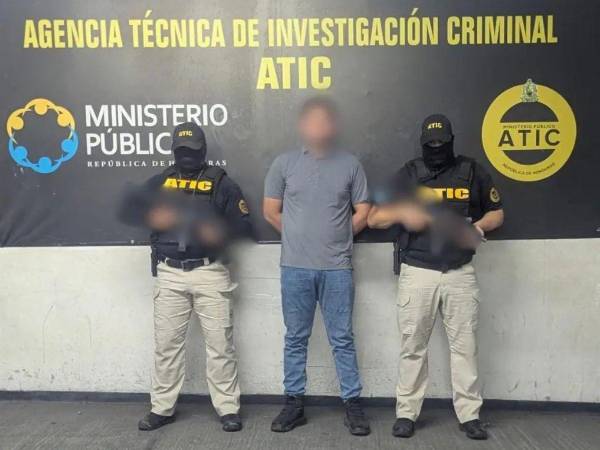 El agente policial fue capturado por la ATIC y es acusado de atropellar a una ciudadana española y abandonar la escena del accidente ocurrido en El Triunfo, Choluteca.
