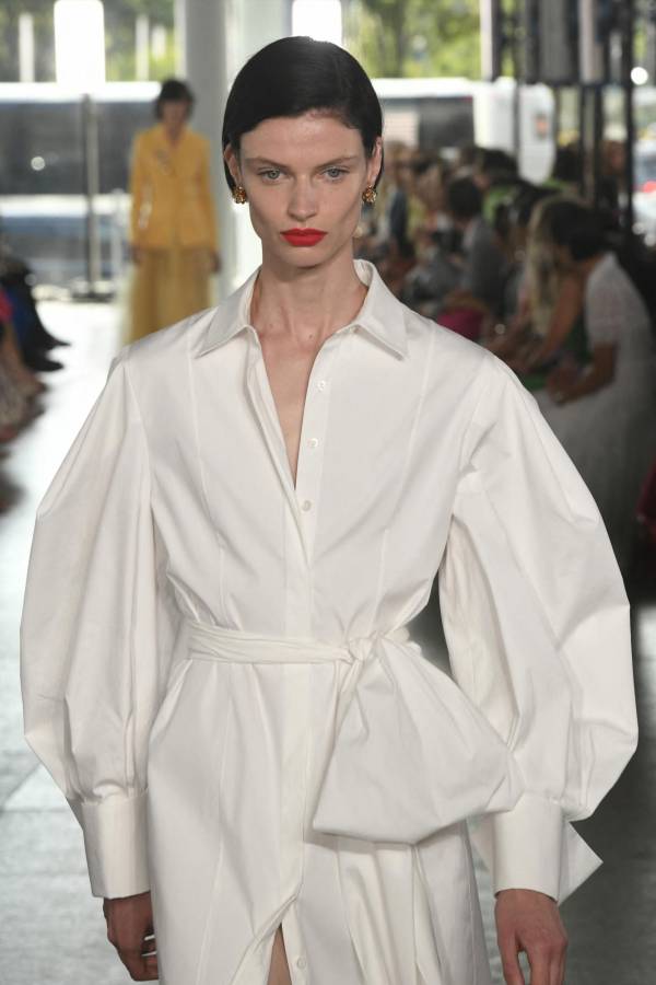 Vestido camisero de Carolina Herrera en la pasarela del New York Fashion Week.