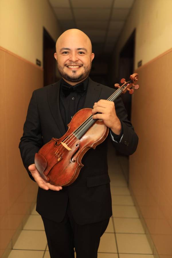 El director Óscar Barahona es, además, un reconocido violinista a nivel internacional.