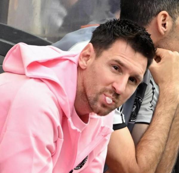 Después de dos meses de ansiosa espera para ver a Messi, la afición de Hong Kong terminó abucheando al delantero, ausente por lesión del amistoso este domingo entre el Inter Miami y un combinado local.