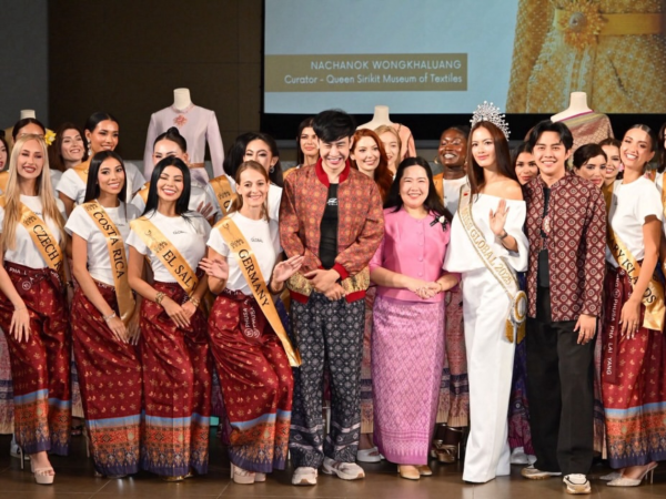 Miss Global 2026 vivió un fin de semana vibrante en Bangkok y Ratchaburi, donde las candidatas combinaron glamour, cultura y solidaridad. Entre ensayos, visitas turísticas y actividades sociales, las candidatas mostraron talento y compromiso en cada momento, preparando el camino hacia la gran final.