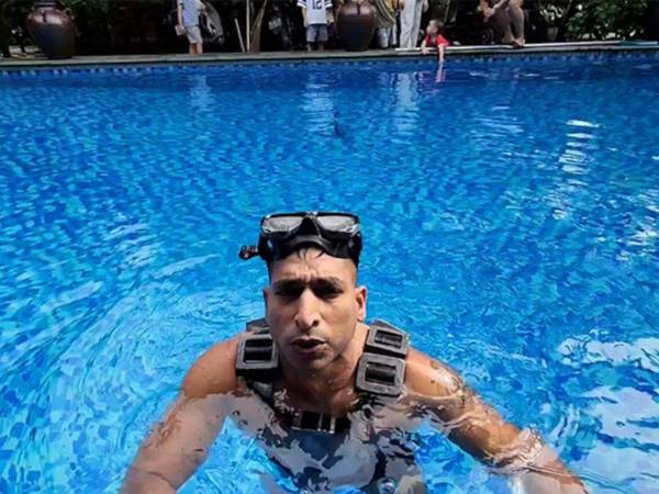 Lo que para la mayoría parece imposible, Kamal Kaloi lo convirtió en realidad. El maestro de yoga originario de India ingresó oficialmente al Guinness World Records tras completar 86 flexiones de brazos bajo el agua con una sola respiración, una proeza que combina fuerza, resistencia física y un extraordinario control mental.