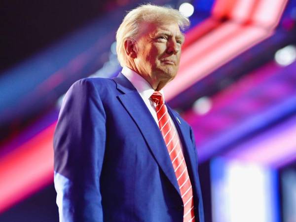 La demanda hace parte de una orden dada por el presidente Donald Trump para que se identifiquen leyes, políticas y prácticas en estados demócratas que restringen la cooperación de las policías locales.