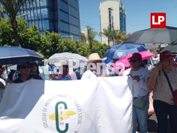 El CMH expresó su profunda preocupación por la situación que atraviesa el personal médico, señalando que, pese a continuar brindando atención a la población, enfrentan múltiples dificultades administrativas, despidos y retrasos en el pago de salarios.
