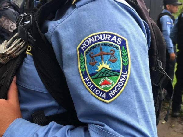 Un miembro de la Policía Nacional sufrió heridas en ambos pies tras intervenir en un incidente registrado durante festejos deportivos en Catacamas.