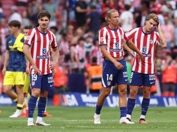 El Atlético de Madrid rescató un empate con un jugador menos en el regreso de Julián Álvarez.