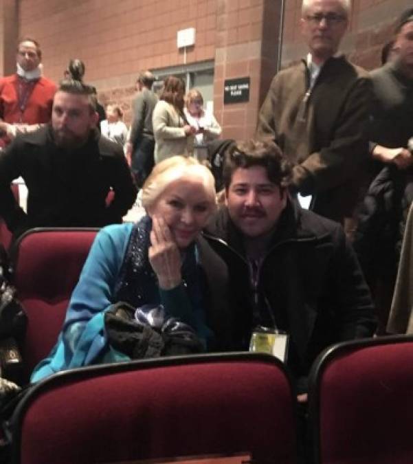 El director Jurek Jablonicky junto a la leyenda del cine Ellen Burstyn.