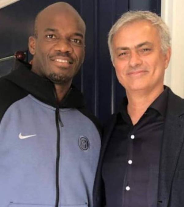 David Suazo fue entrenado por Mourinho en el Inter de Milán, pese a que no contó con la confianza del portugués, el hondureño le guarda mucho respeto al estratega: 'Es uno de los mejores entrenadores del mundo', indicó.