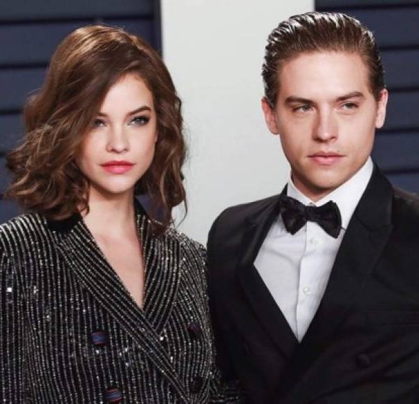 Cuando recibió la llamada de Victoria's Secret con la noticia de que estaba recibiendo oficialmente sus Alas de ángel, la modelo estaba en Hungría e inmediatamente se llamó a su novio , Dylan Sprouse., ' 'Te lo dije. Lo sabía ', le dijo el actor sobre la buena noticia.