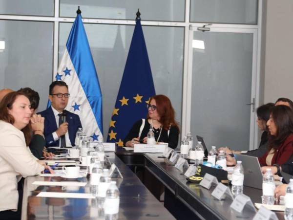 Eurofront es una iniciativa financiada por la Unión Europea e implementada por la Fundación Internacional y para Iberoamérica de Administración y Políticas Públicas (FIIAPP), entre otras organizaciones.