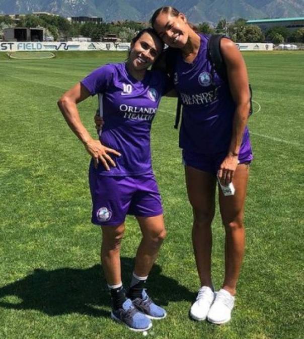 Ambas se conocieron al vestir la camiseta del Orlando Pride y desde hace tiempo viven juntas en Winter Park, en el estado de Florida.